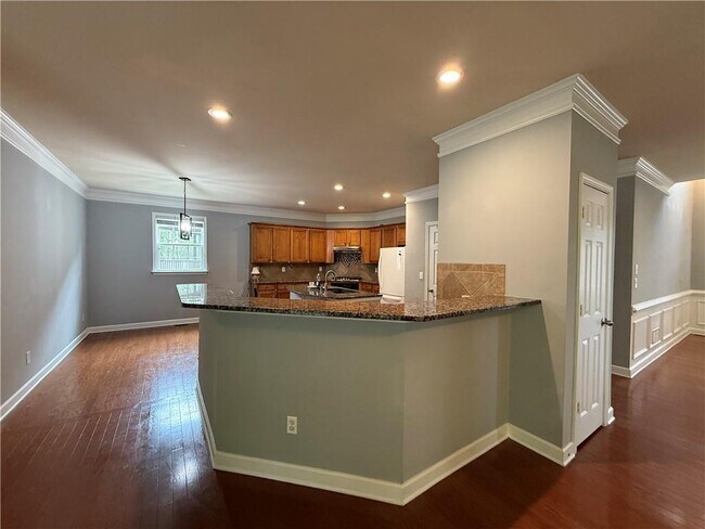 Building Photo - 2501 Royston Dr