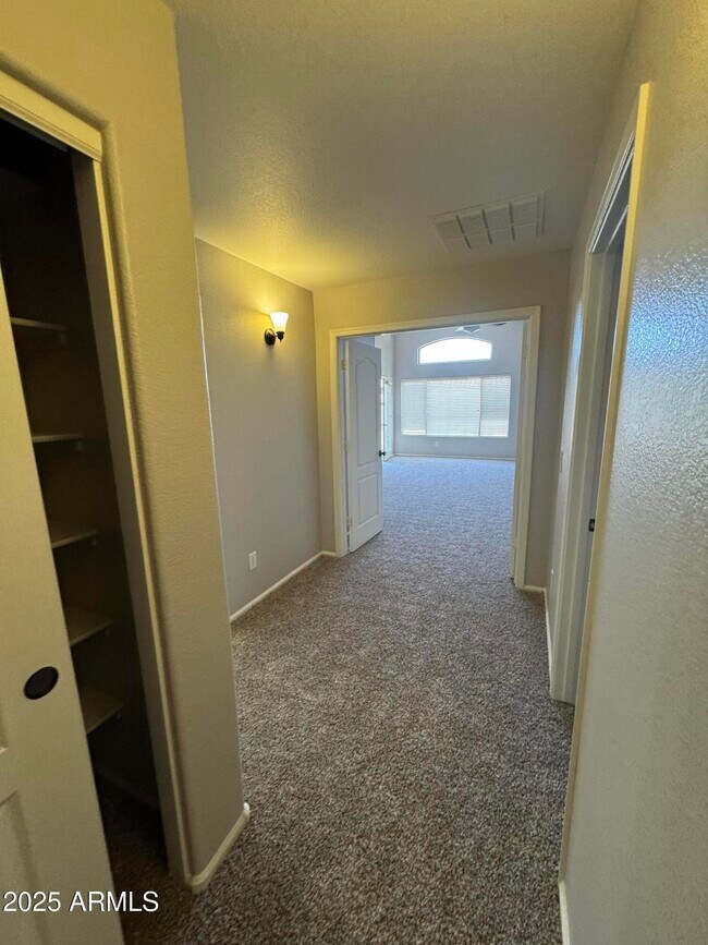 Building Photo - 22530 N Van Loo Dr