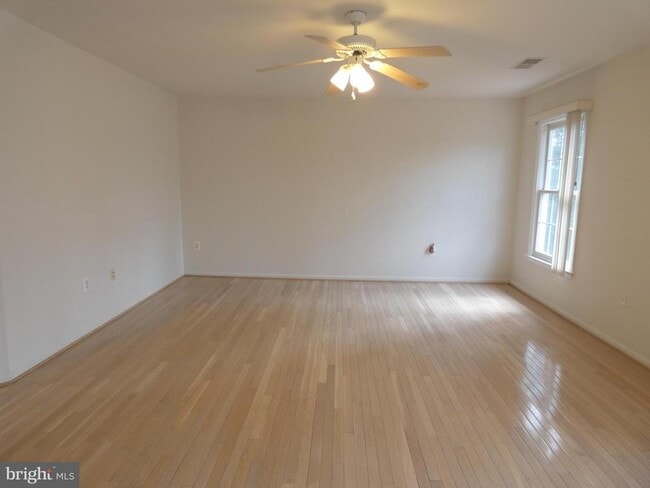 Building Photo - 6422 Lake Meadow Dr