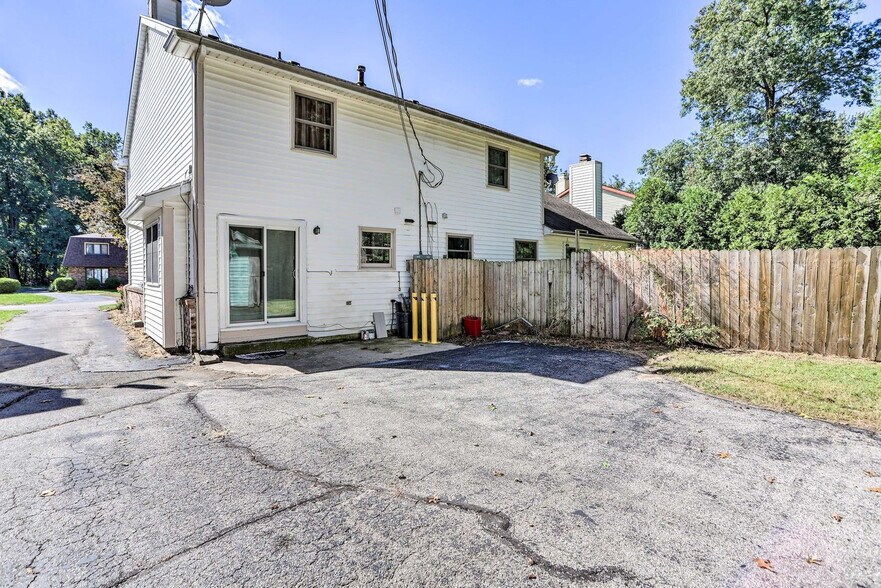 Building Photo - 6832 Woodmeadow Dr