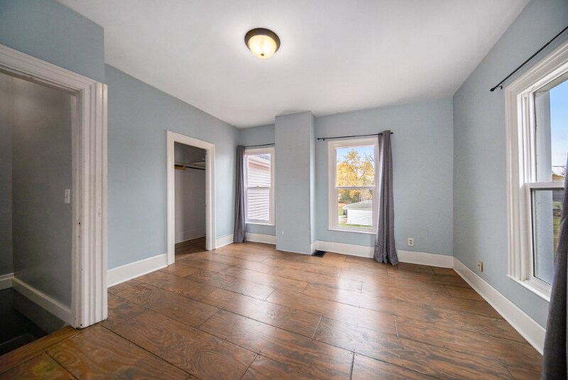 Building Photo - 212 Kilbuck St E