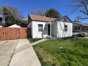 Building Photo - 4541 V St