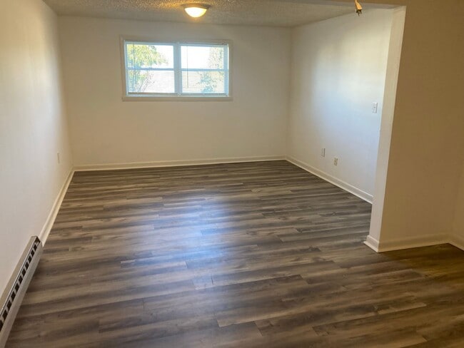 Building Photo - 520 West Dr