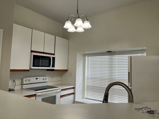 Building Photo - 1680 Sleepy Hollow Rd NW