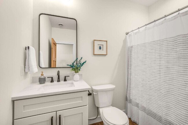 Building Photo - Stunning New Construction in the Heart of Uptown