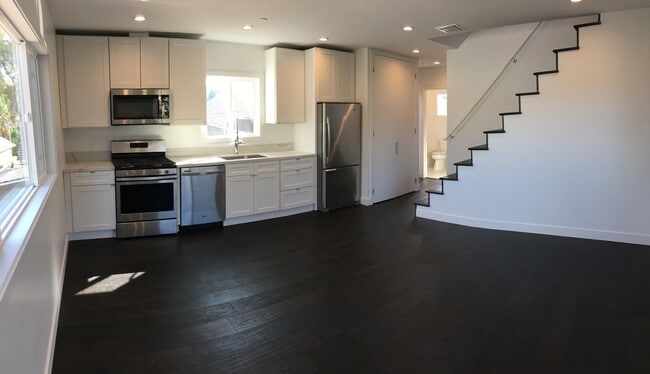 Building Photo - 835 1/2 Waterloo St