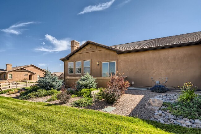 Building Photo - Flying Horse home for rent on Cake Bread!