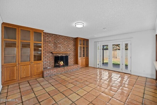 Building Photo - 1664 E Del Rio Dr