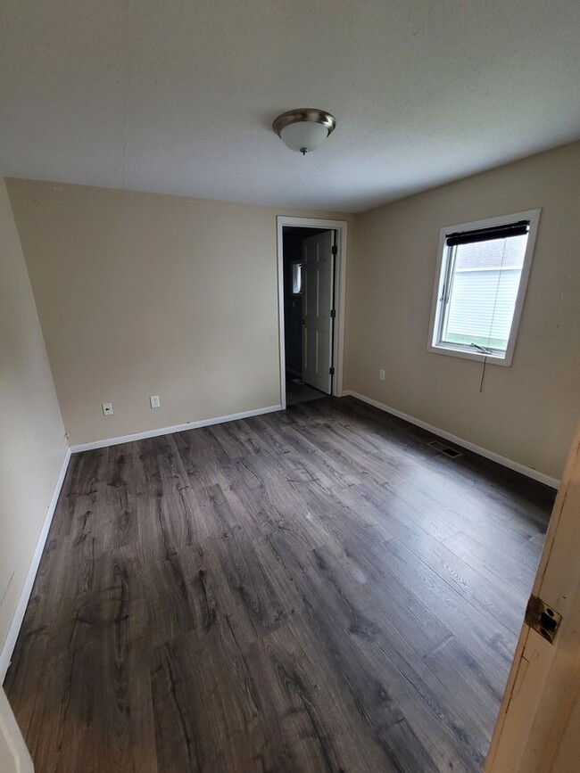 Building Photo - 4 Bedroom/ 3 Bath Home