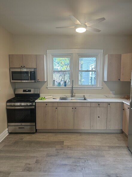 Building Photo - 4118 N Western Ave