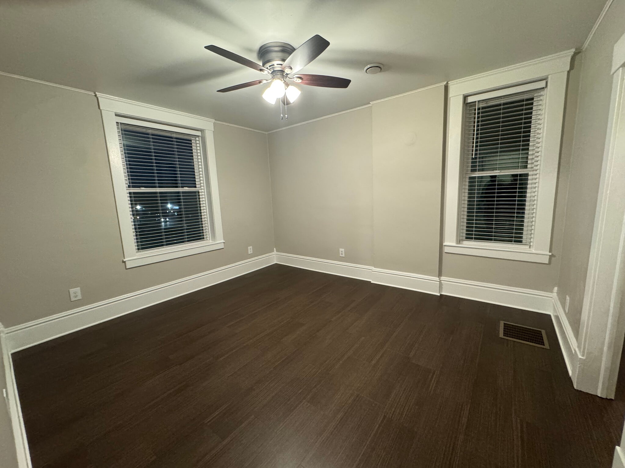 Bedroom2/ living room - 105 Public Sq