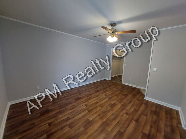 Building Photo - One bedroom in quiet Rosewood