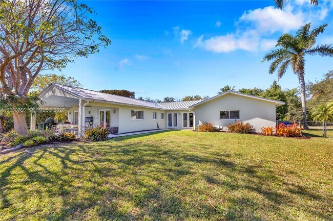 Building Photo - 11625 SW 70th Ave