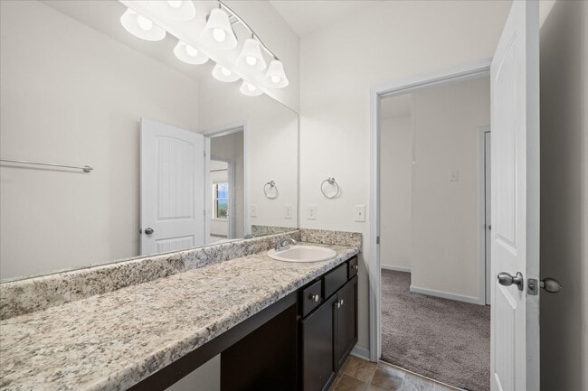 Building Photo - 1407 Red Hill Dr