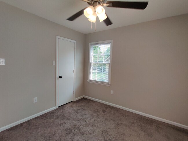 Building Photo - 7236 Walnut Wood Dr