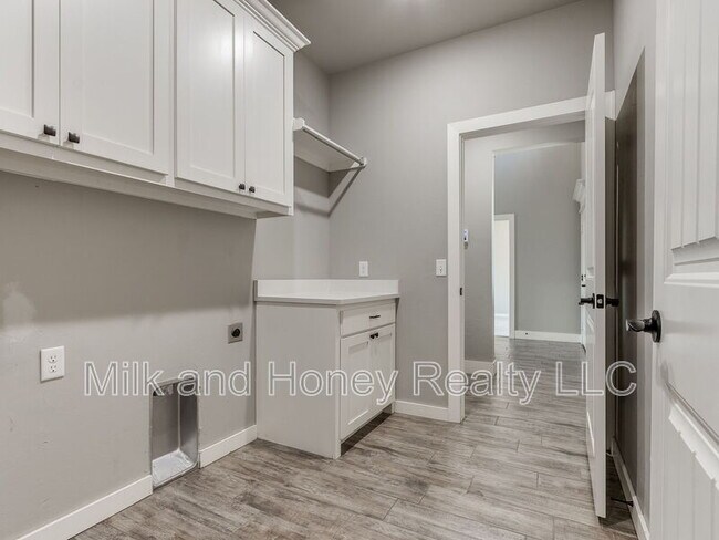 Building Photo - 3212 Hayven Cir