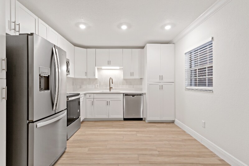 Building Photo - 3215 W Swann Ave