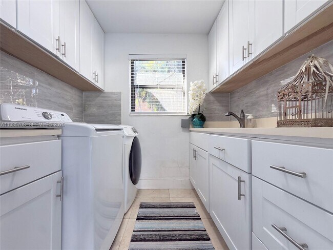 Building Photo - 7925 SW 124th St