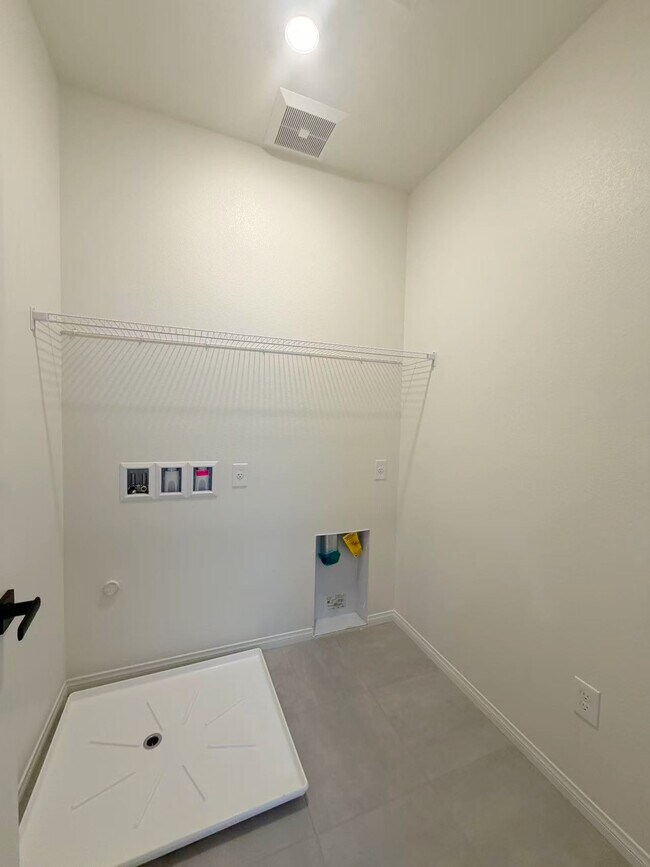 Building Photo - 519 La Vis Acrs Ln