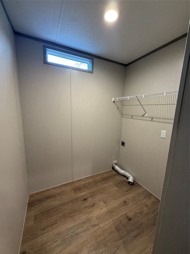 Building Photo - 327 County Rd 2296