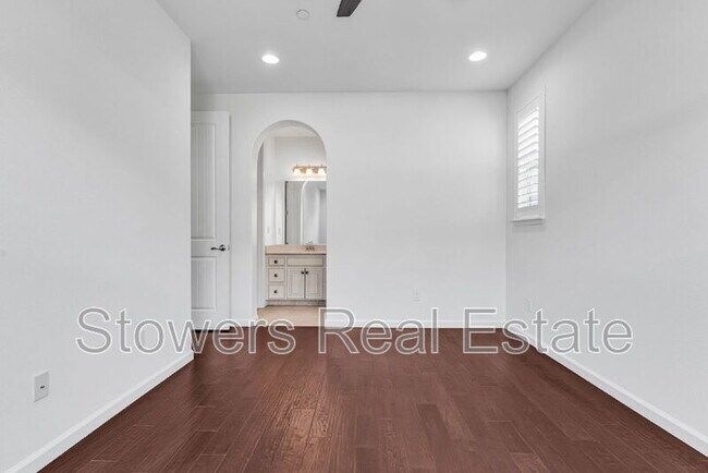 Building Photo - 3223 Carpenter Way