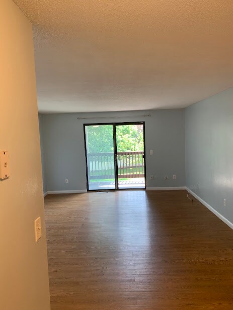 Building Photo - 18 Surrey Dr