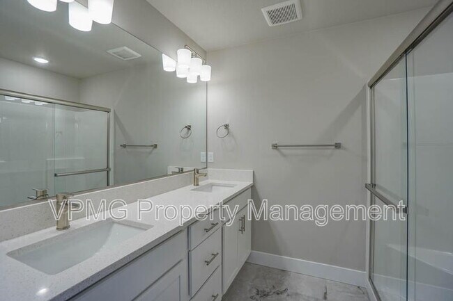 Building Photo - 2331 E Otter Lp