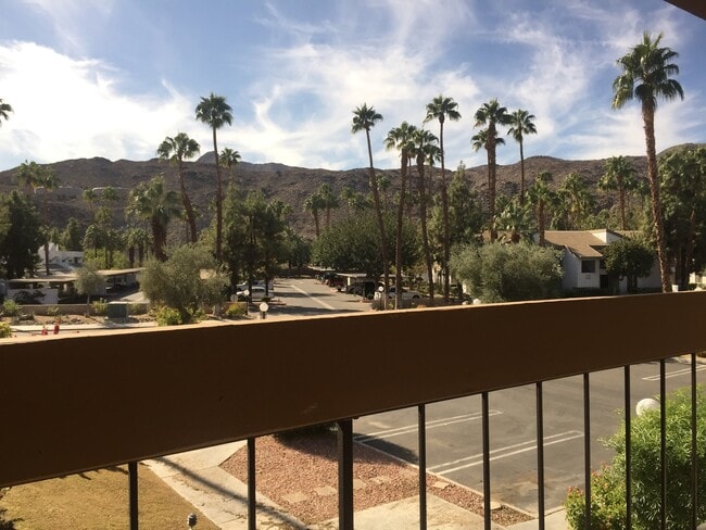 Building Photo - Centrally Located Studio Spacious Studio