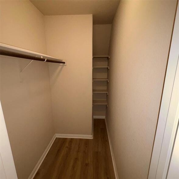 Building Photo - 208 Moulins Ln