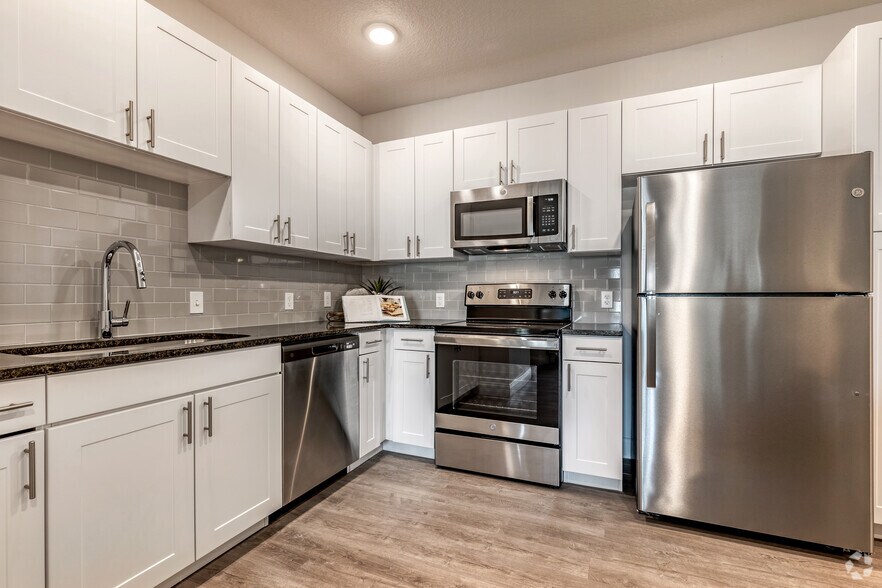 Primary Photo - Grand Oak