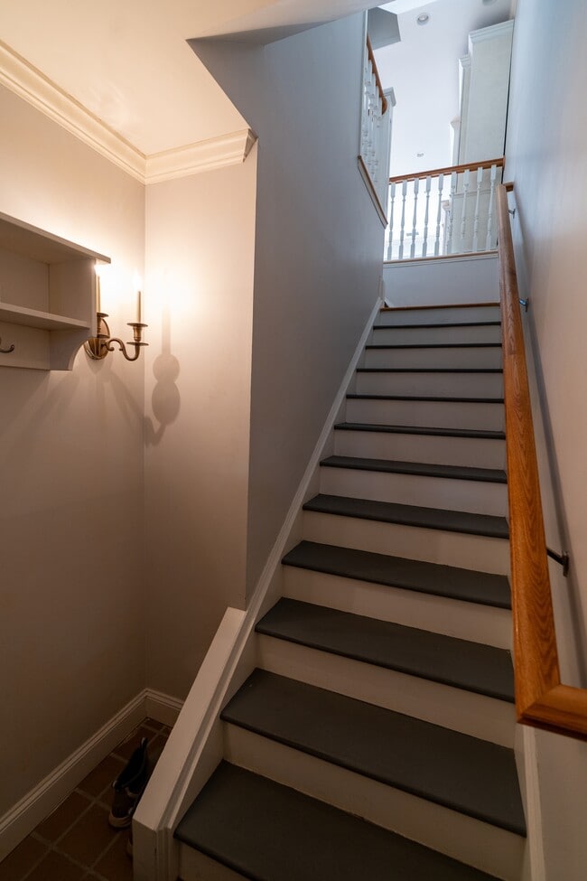 Building Photo - 606 Chandlers Wharf