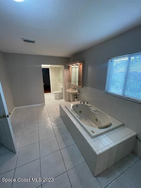 Building Photo - 356 Pipit St NE