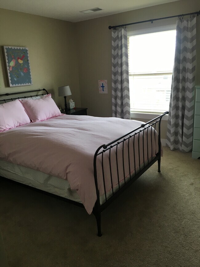 Building Photo - 3919 E Timbersaw Dr