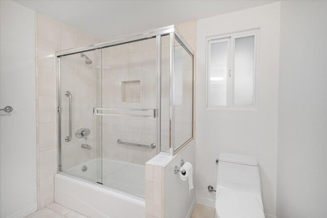 Building Photo - Beautiful Torrance Home