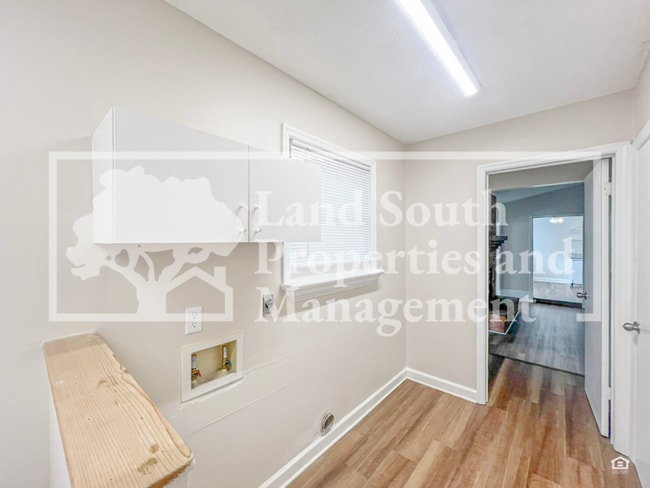 Building Photo - 2926 Forestgreen Dr S