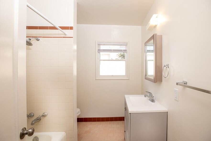 Building Photo - Remodeled 1BR Unit with Garage - Steps to BART in El Cerrito