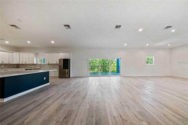 Building Photo - 1033 Hammock Cir