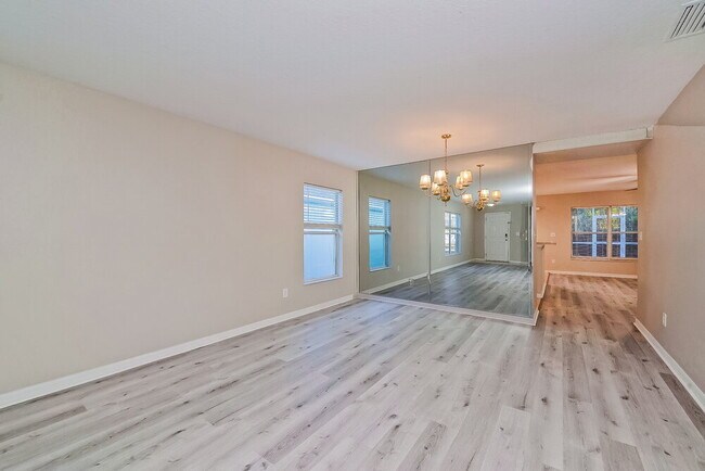 Building Photo - 406 Chimney Rock Dr