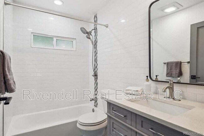 Building Photo - 1882 S Michigan Way