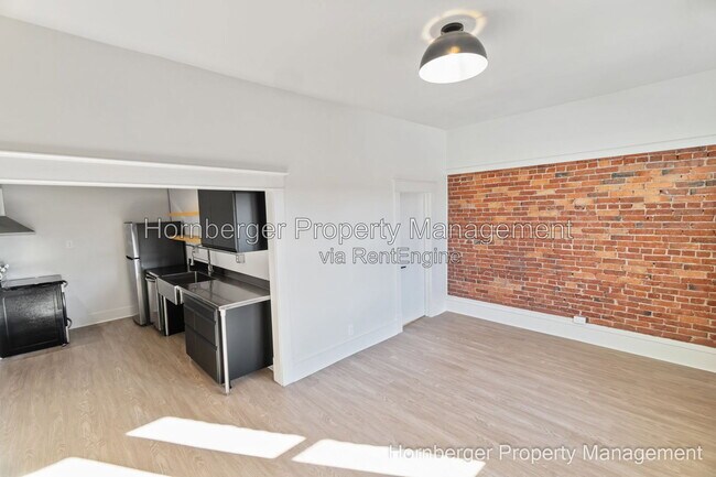Building Photo - 7 S Pittsburg St