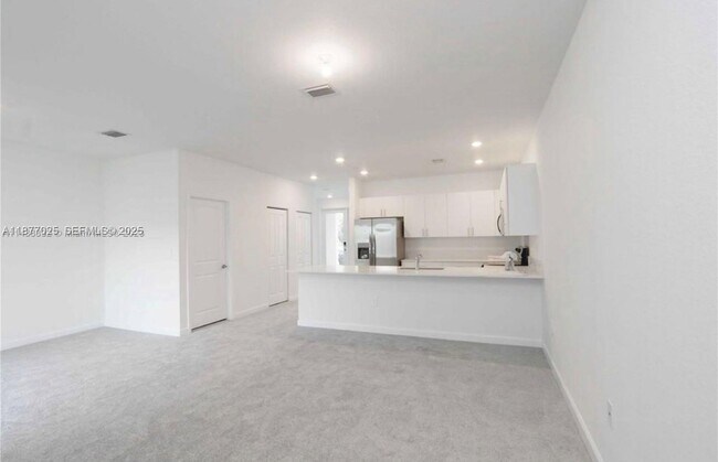 Building Photo - 26459 SW 148th Ave