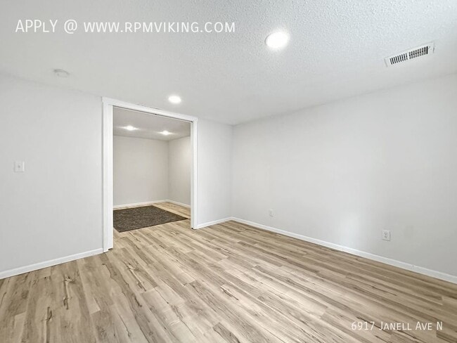 Building Photo - 4br 2ba 2cg ~ Security Deposit Free Altern...