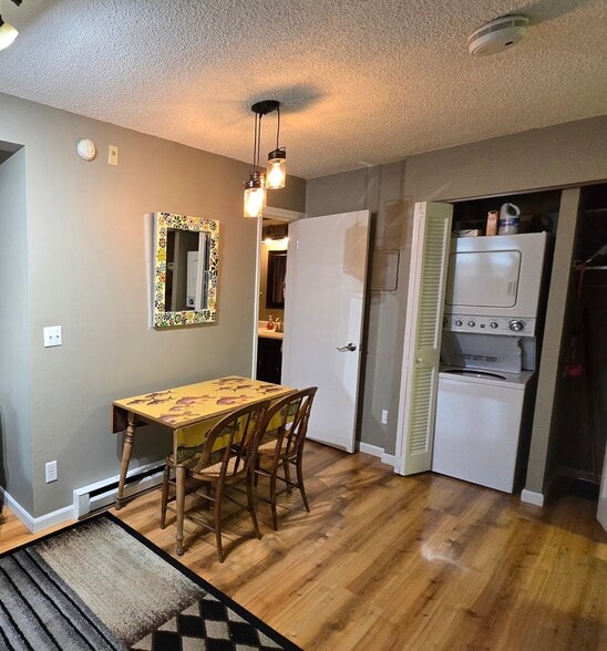 Dining nook, washer dryer - 1315 Sparta Plz