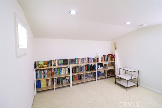 Building Photo - 37 View Terrace