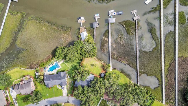Building Photo - Gorgeous Waterfront Home on Isle of Hope