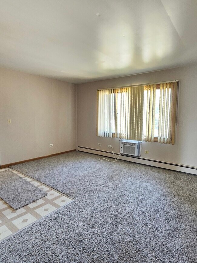 Building Photo - 1335 Abbott Dr