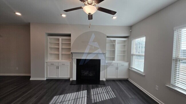 Building Photo - 209 Commons Ave