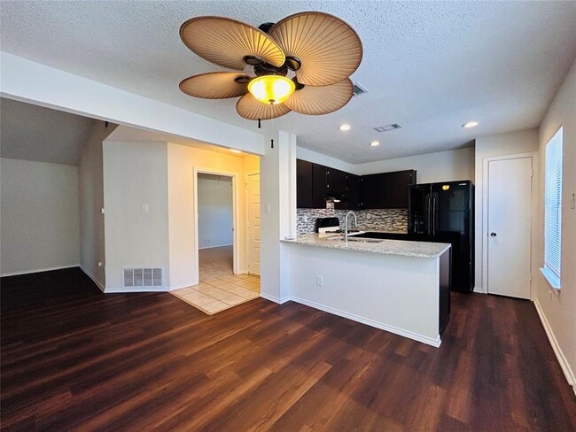 Building Photo - 5940 Kevin Kelly Pl