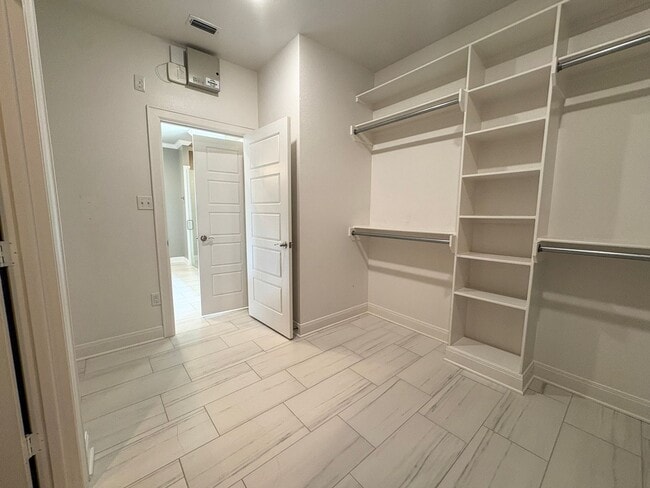 Building Photo - Available Now! Gorgeous 4 Bedroom 3 Bath i...
