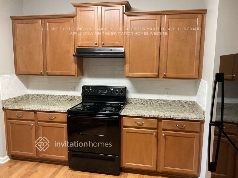 Building Photo - 326 Pin Oak Ave